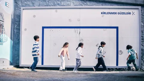 OMO Billboard-ları Oyun Meydançasına Çevirir