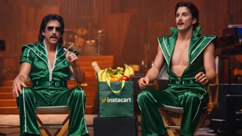 Super Bowl reklam slotları rekord qiymətlərə satılıb — markalar TV reklamına geri dönür