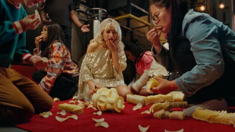 Pringles və Sabrina Carpenter-dən Ləzzətli Bir Sevgi Hekayəsi…
