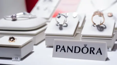 Pandora Gümüşdən imtina edir