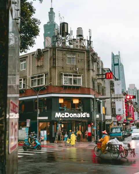 McDonald’s reklam biznesinə girir