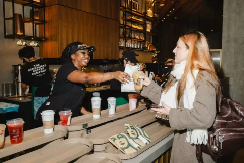 Starbucks tamamilə yeni marketing strategiyasına keçir