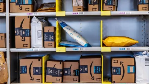 Amazon çatdırılma mərkəzlərini robotlara həvalə etməyə hazırlaşır